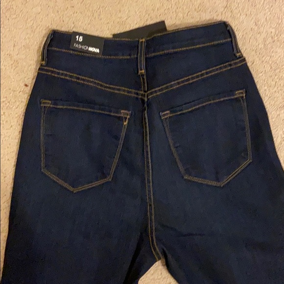 Fashion Nova jeans - Picture 3 of 4